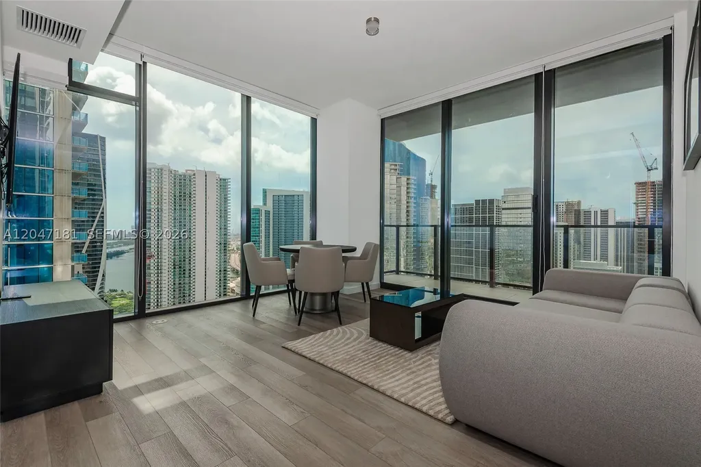 20 NE 11 Miami FL 33132