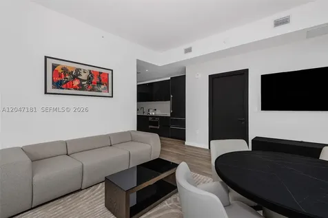 20 NE 11 Miami FL 33132
