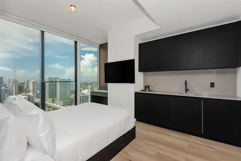 20 NE 11 Miami FL 33132