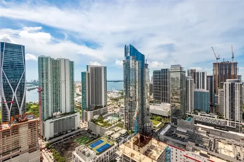 20 NE 11 Miami FL 33132