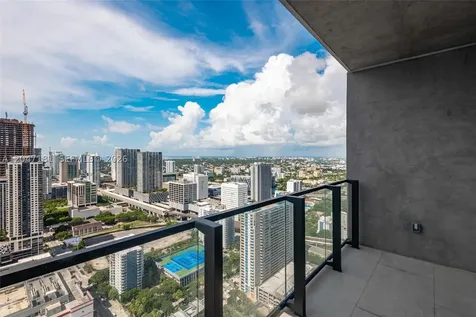 20 NE 11 Miami FL 33132