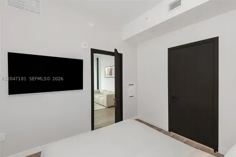 20 NE 11 Miami FL 33132