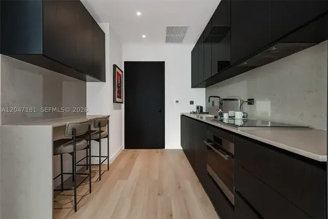 20 NE 11 Miami FL 33132