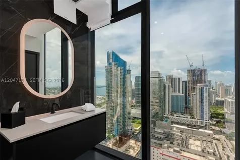 20 NE 11 Miami FL 33132
