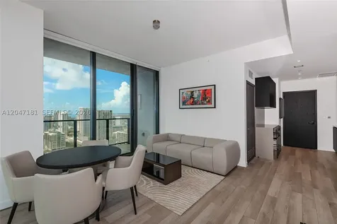 20 NE 11 Miami FL 33132