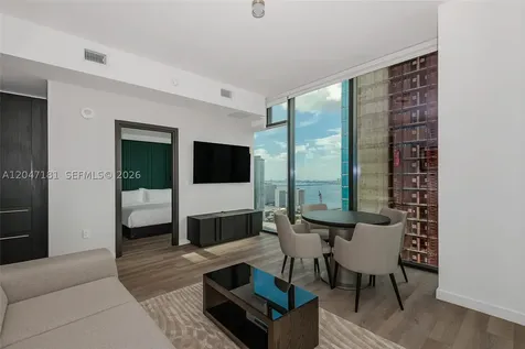 20 NE 11 Miami FL 33132
