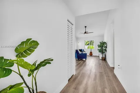681 Pine Ridge Terrace Davie FL 33325
