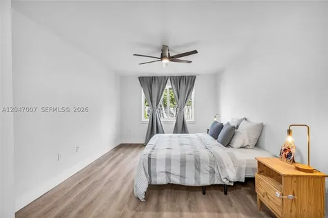 681 Pine Ridge Terrace Davie FL 33325