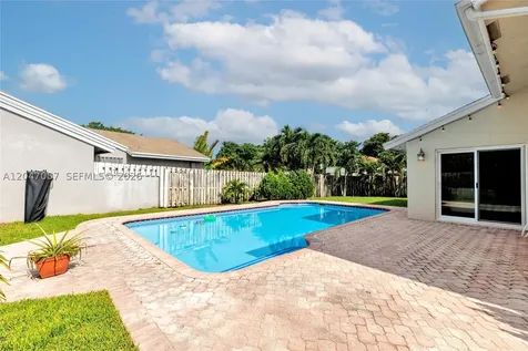 681 Pine Ridge Terrace Davie FL 33325