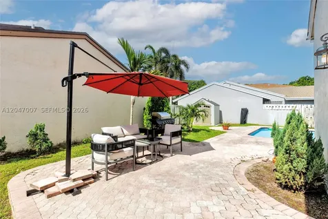 681 Pine Ridge Terrace Davie FL 33325