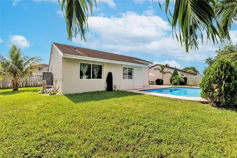 681 Pine Ridge Terrace Davie FL 33325