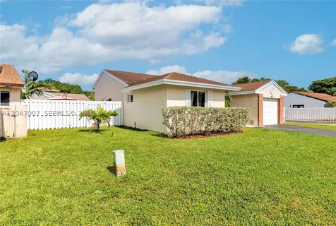 681 Pine Ridge Terrace Davie FL 33325