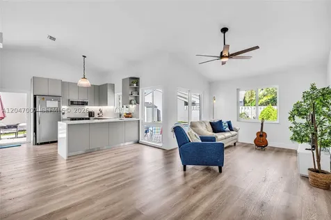 681 Pine Ridge Terrace Davie FL 33325