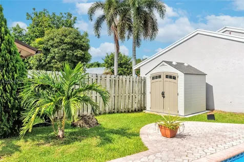 681 Pine Ridge Terrace Davie FL 33325