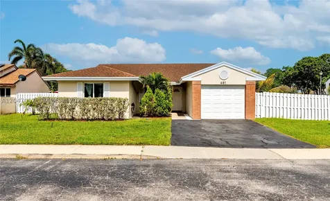 681 Pine Ridge Terrace Davie FL 33325