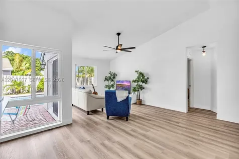 681 Pine Ridge Terrace Davie FL 33325