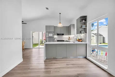 681 Pine Ridge Terrace Davie FL 33325