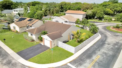 681 Pine Ridge Terrace Davie FL 33325