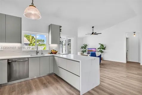 681 Pine Ridge Terrace Davie FL 33325