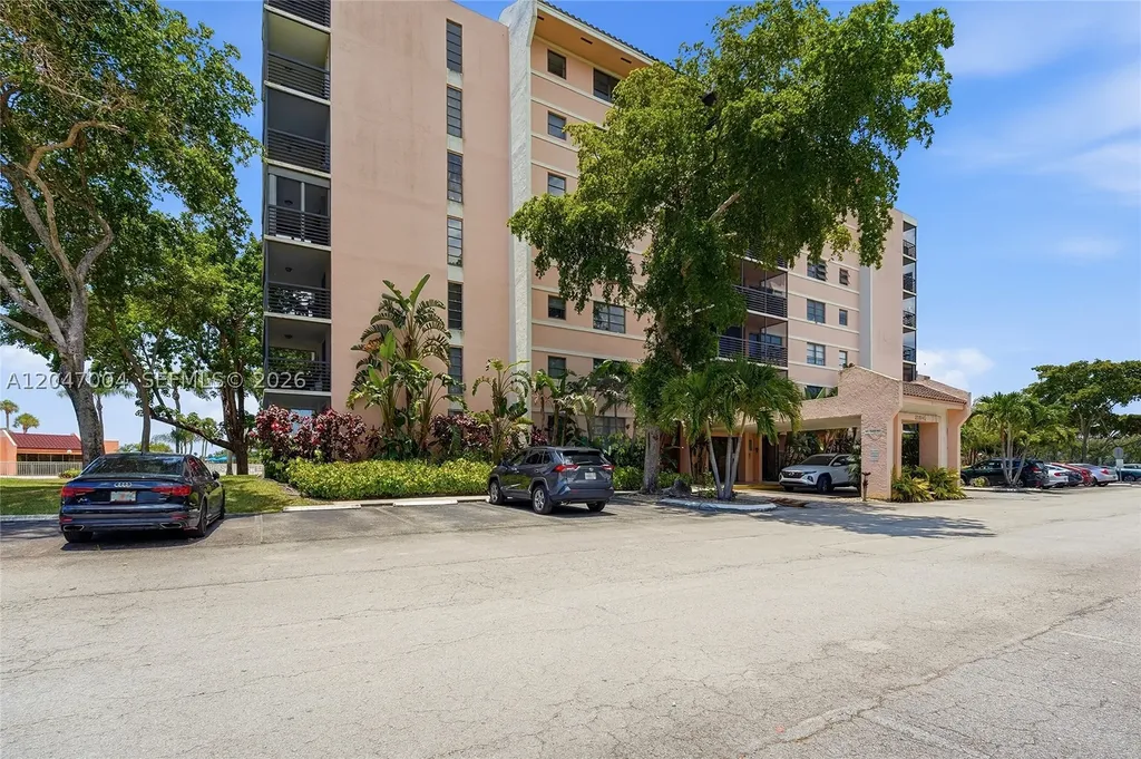 20840 San Simeon Way Miami FL 33179