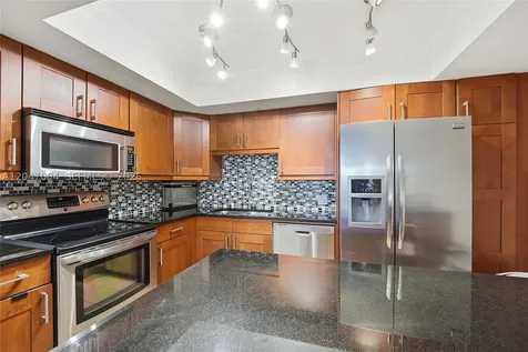 20840 San Simeon Way Miami FL 33179