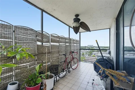 20840 San Simeon Way Miami FL 33179