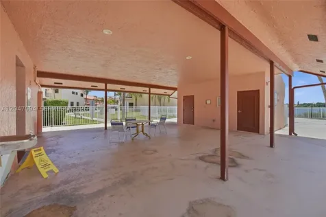20840 San Simeon Way Miami FL 33179