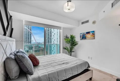 41 SE 5th Street Miami FL 33131