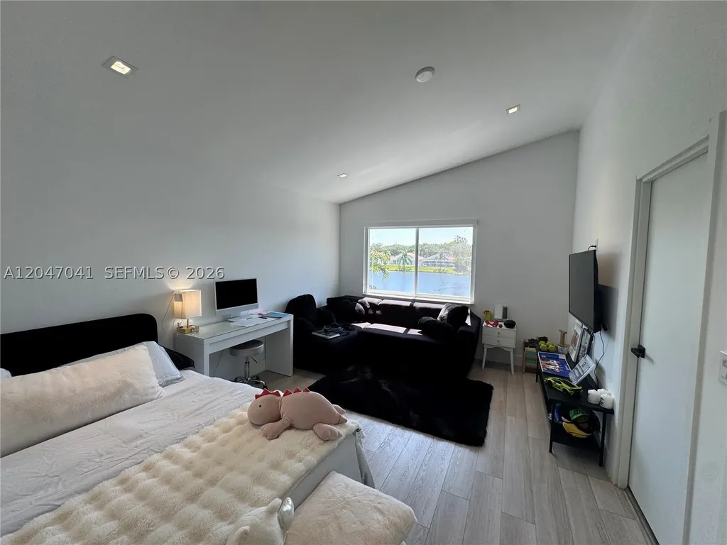 4943 SW 33rd Way Hollywood FL 33312