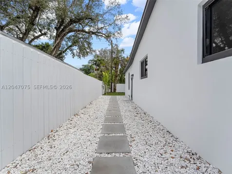 610 NE 164th Terrace Miami FL 33162