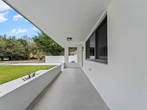 610 NE 164th Terrace Miami FL 33162