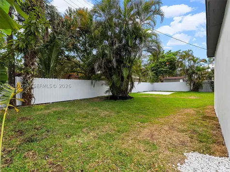 610 NE 164th Terrace Miami FL 33162