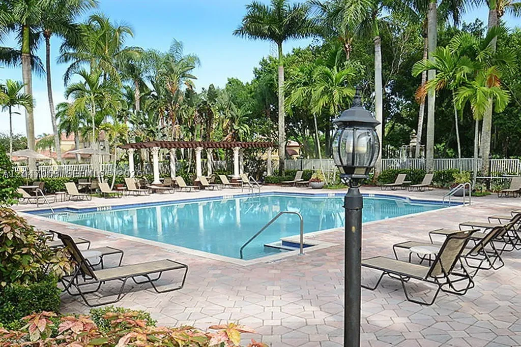 21209 Via Ventura Boca Raton FL 33433