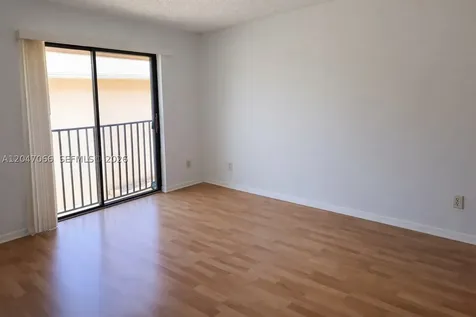 5821 Washington Street Hollywood FL 33023