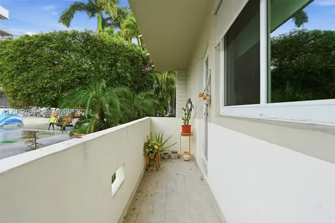 9881 W Bay Harbor Drive Bay Harbor Islands FL 33154