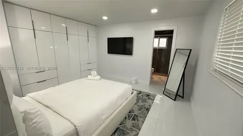 4288 SW 9th Street Miami FL 33134