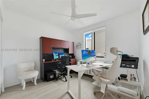 4605 NW 83rd Path Doral FL 33166