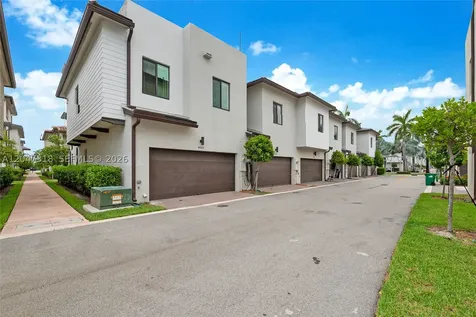 4605 NW 83rd Path Doral FL 33166