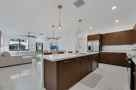 4605 NW 83rd Path Doral FL 33166