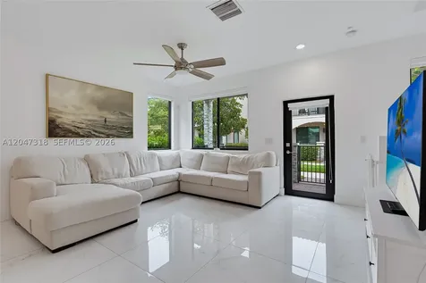 4605 NW 83rd Path Doral FL 33166