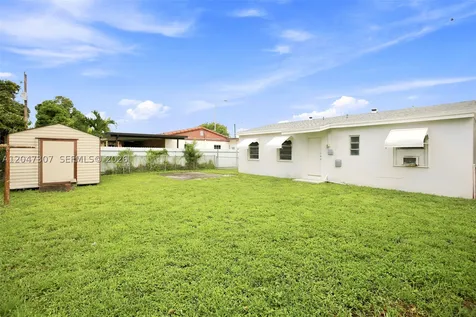 790 E 6th Place Hialeah FL 33010