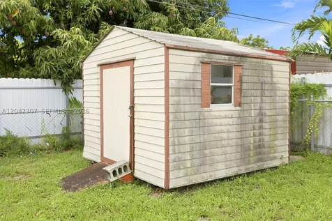 790 E 6th Place Hialeah FL 33010