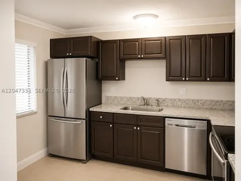 331 Lakeview Drive Weston FL 33326
