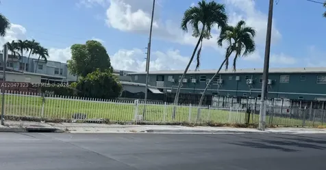 895 NW 45th Avenue Miami FL 33126