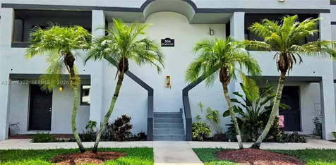 153 Lakeview Drive Weston FL 33326