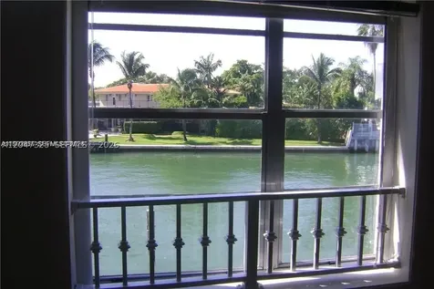 4812 Pine Tree Drive Miami Beach FL 33140