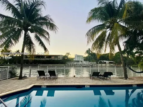 4812 Pine Tree Drive Miami Beach FL 33140