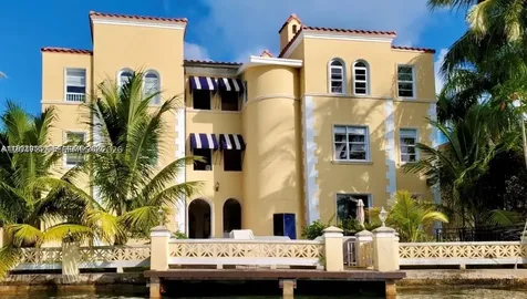 4812 Pine Tree Drive Miami Beach FL 33140