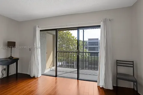 182 Lakeview Drive Weston FL 33326