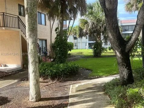 182 Lakeview Drive Weston FL 33326